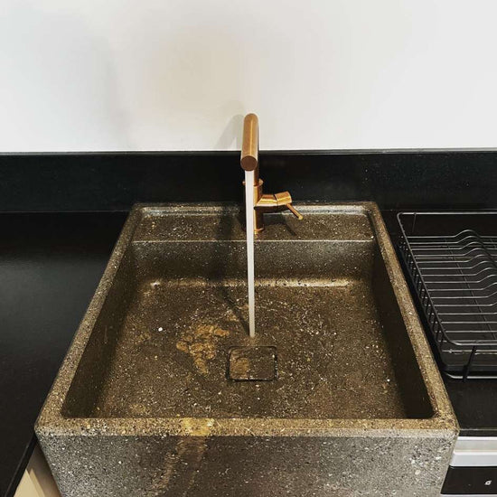 evier-de-cuisine-en-pierre-bleu-gris-design-unique-habitat