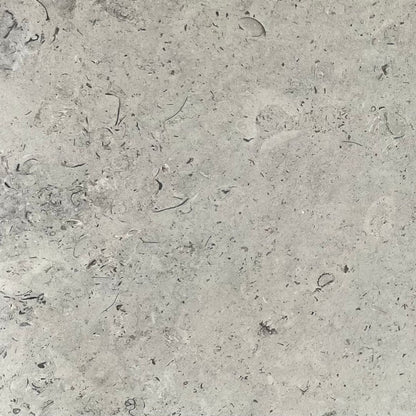 Échantillon de pierre naturelle gris nuage pour vasque de salle de bain