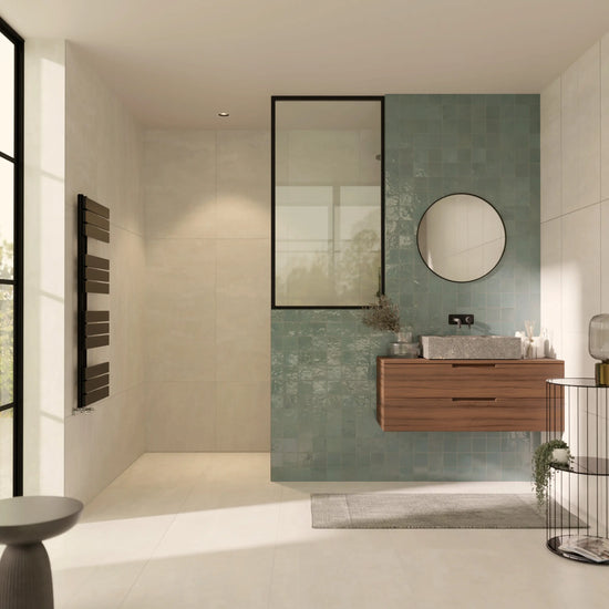 Vasque-en-pierre-dans-salle-de-bain-minimaliste-zellige-vert